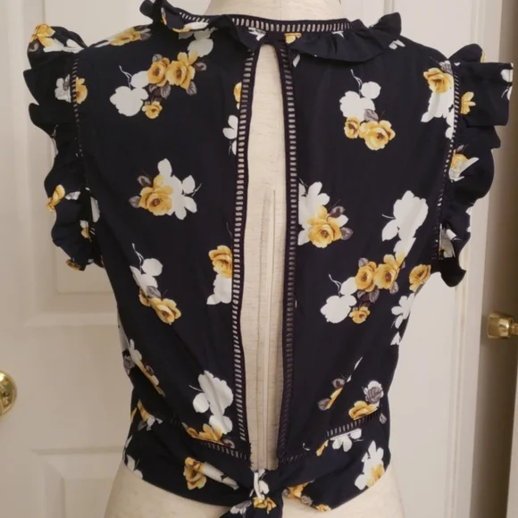 J by J.O.A Floral Open Back Crop Top - Picture 7 of 8